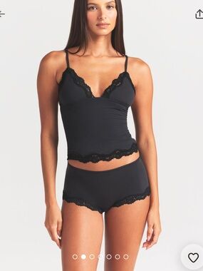 Skims FITS EVERYBODY LACE TRIANGLE CAMI AND BOY SHORT SET Onyx Large